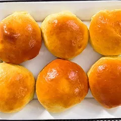 Fresh baked rolls | Erika