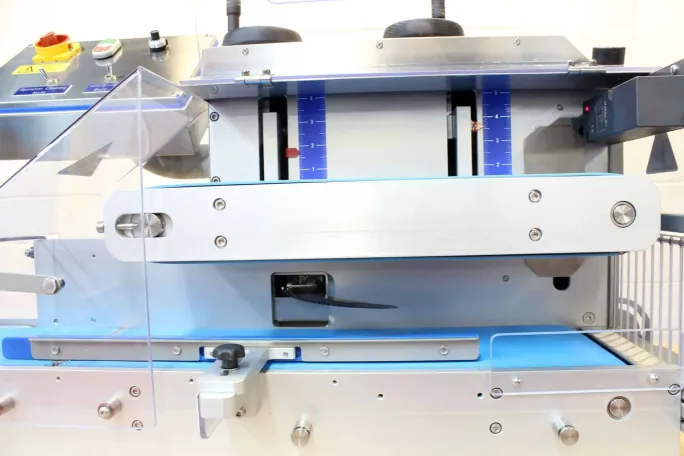 Horizontal Bakery Slicer | Adjustable Blade