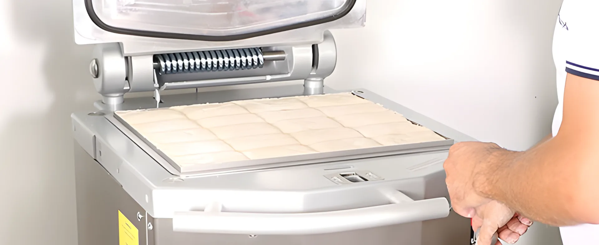JAC DIV Hydraulic Dough Divider Series square model dividing dough into 20 portions during bakery dough scaling and makeup preparation.