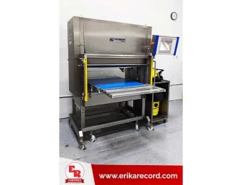 Erika Baking Equipment is offering closeout pricing on this KRUMBEIN TKSM programmable slicer for fresh and decorated cakes.